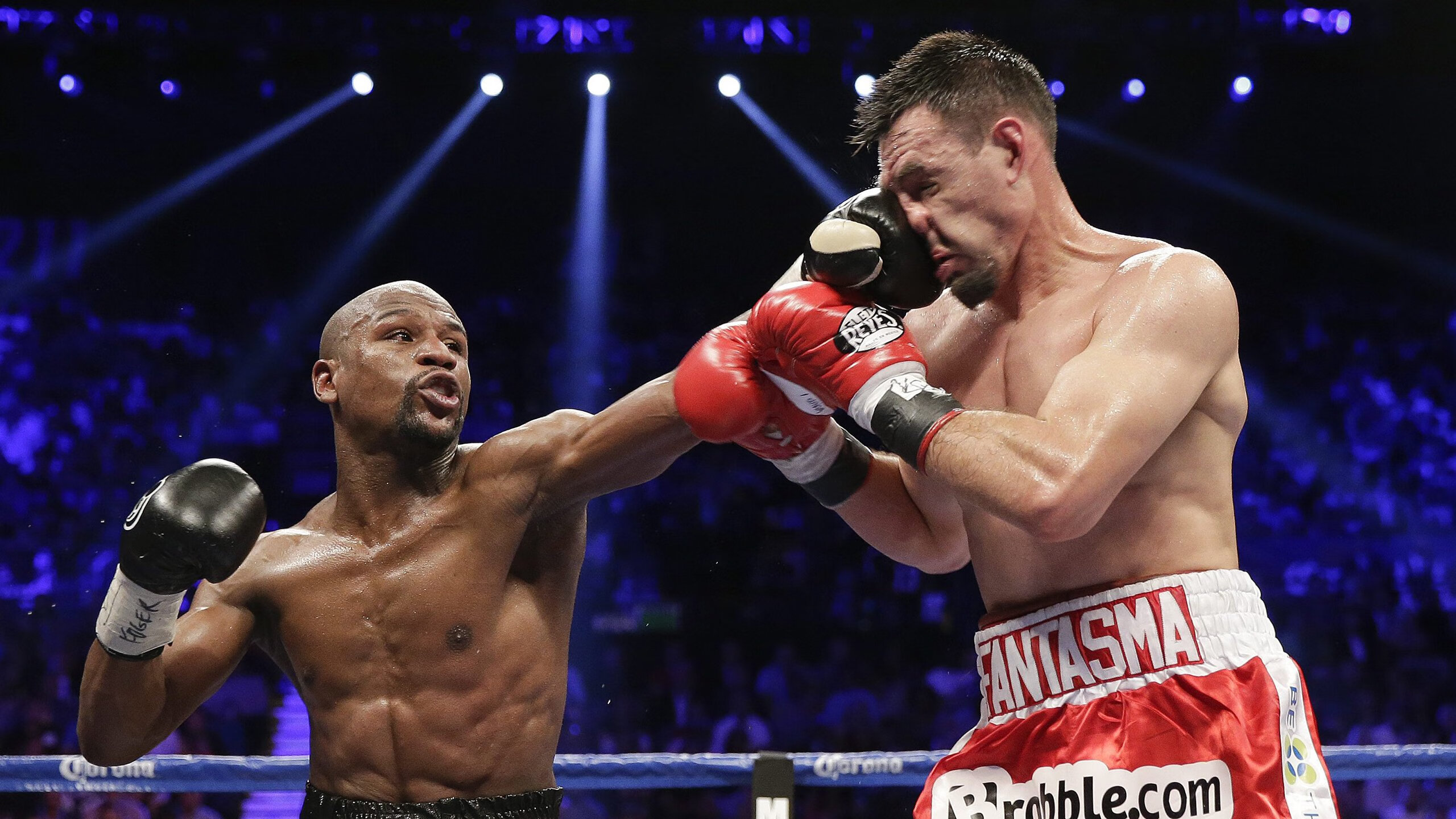 安东·李恩:全黑队的进攻领袖,用精准的传球和快速突破不断撕裂防线