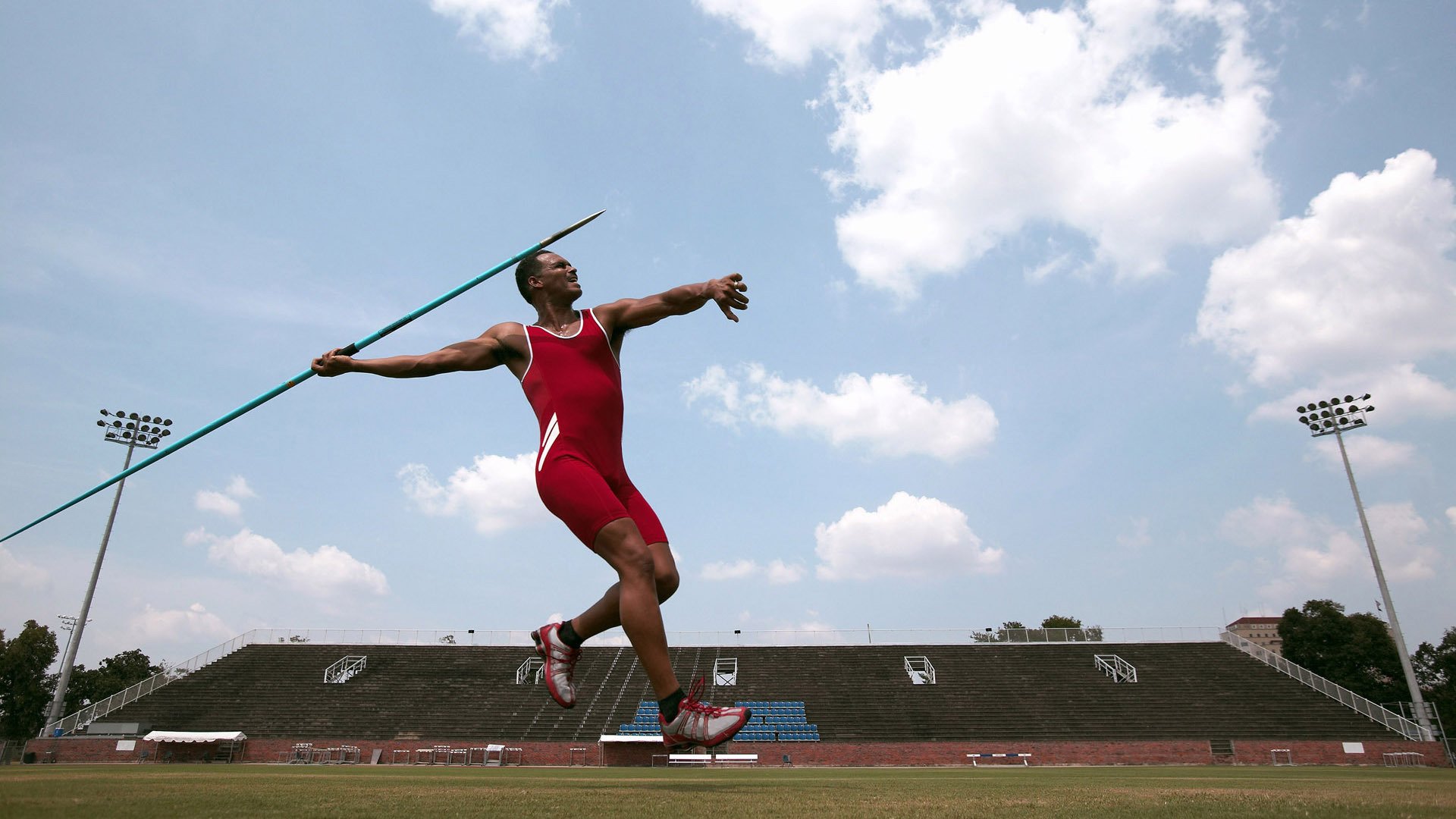 划频变化揭示蝶泳节奏控制，蝶泳划水动作